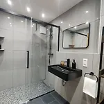 85qm, 4 Bedroom, Parking, King-bed, Wifi, Netflix Apartmán