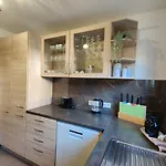 85qm, 4 Bedroom, Parking, King-bed, Wifi, Netflix *
