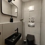85qm, 4 Bedroom, Parking, King-bed, Wifi, Netflix Apartmán *
