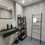 85qm, 4 Bedroom, Parking, King-bed, Wifi, Netflix