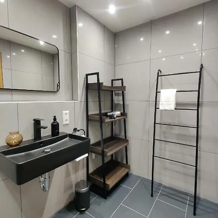 85qm, 4 Bedroom, Parking, King-bed, Wifi, Netflix