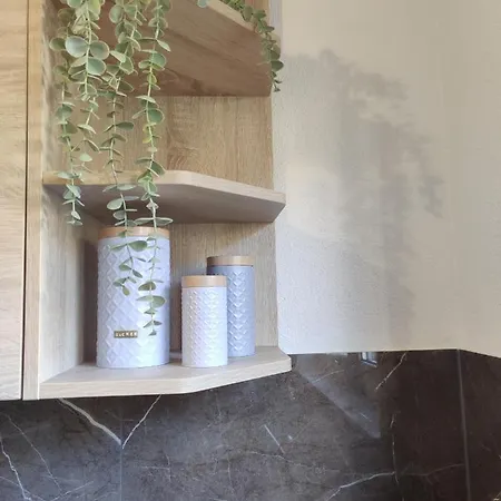 85qm, 4 Bedroom, Parking, King-bed, Wifi, Netflix Appartamento *