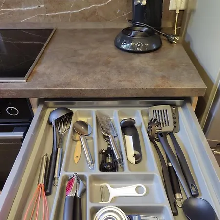 85qm, 4 Bedroom, Parking, King-bed, Wifi, Netflix Appartamento *