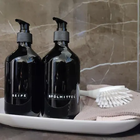 85qm, 4 Bedroom, Parking, King-bed, Wifi, Netflix 魏布林根