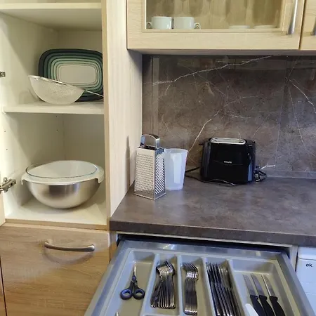 85qm, 4 Bedroom, Parking, King-bed, Wifi, Netflix Appartement