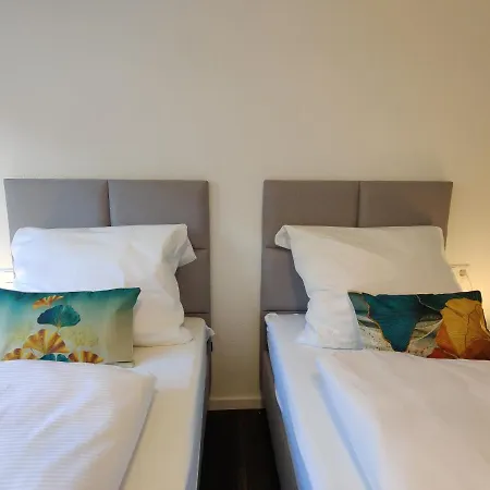 شقة 85qm, 4 Bedroom, Parking, King-bed, Wifi, Netflix *